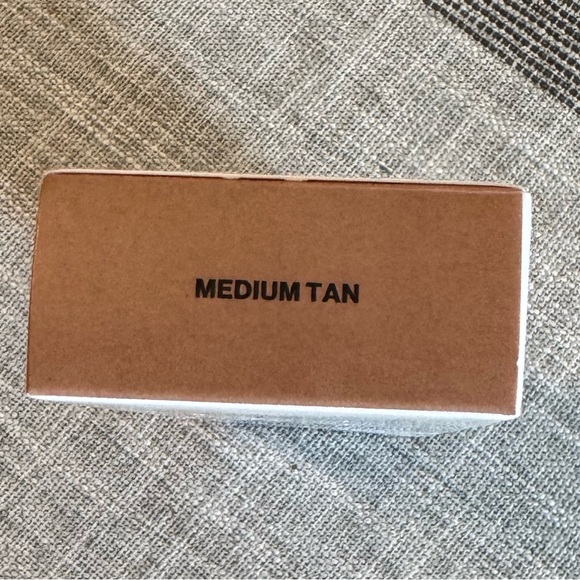 Smashbox Halo Healthy Glow Tinted Moisturizer Broad Spectrum SPF 25 - Picture 4 of 5